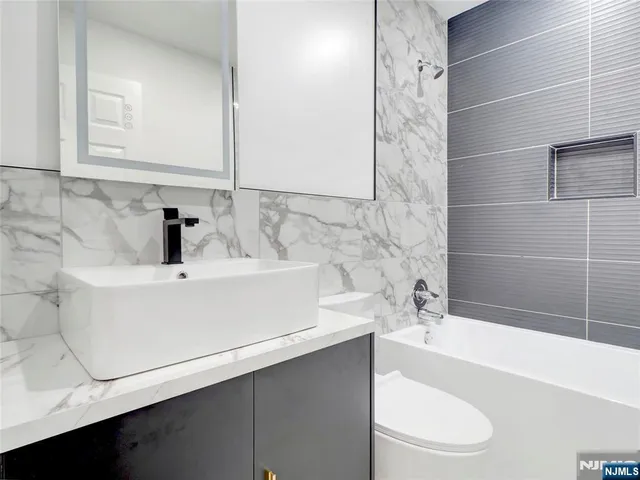 $400,000 | 42 Krueger Court, Unit 1305, Newark, NJ 07103