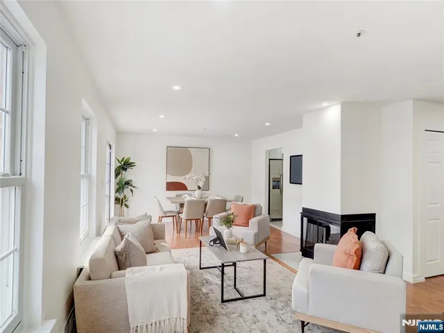 $400,000 | 42 Krueger Court, Unit 1305, Newark, NJ 07103