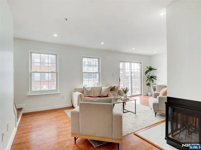 $400,000 | 42 Krueger Court, Unit 1305, Newark, NJ 07103