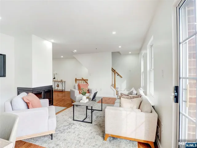 $400,000 | 42 Krueger Court, Unit 1305, Newark, NJ 07103