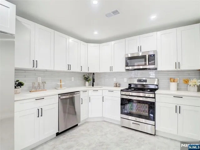 $400,000 | 42 Krueger Court, Unit 1305, Newark, NJ 07103