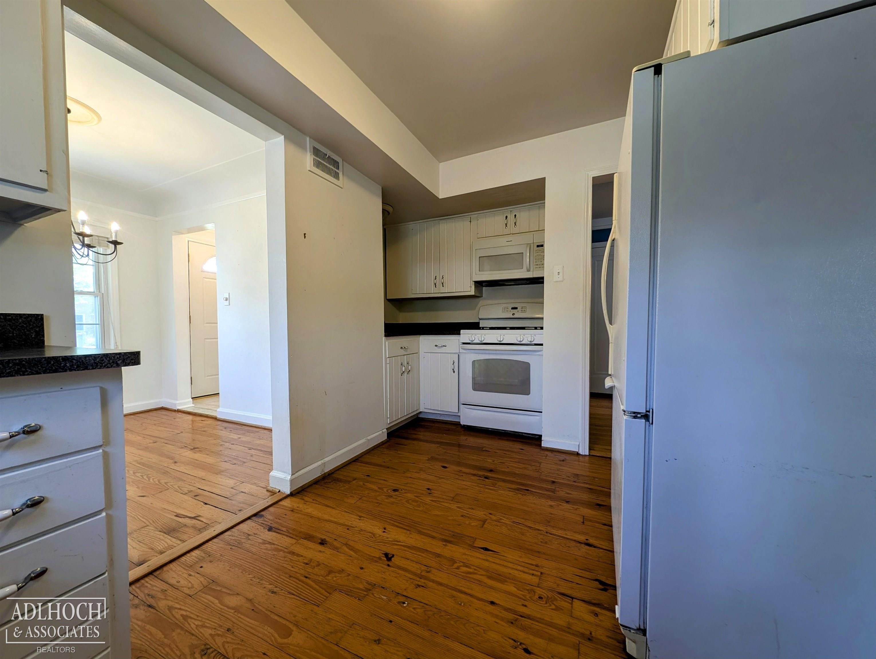 1292 Hampton Road Grosse Pointe Woods, MI 48236 - Photo 6 of 21