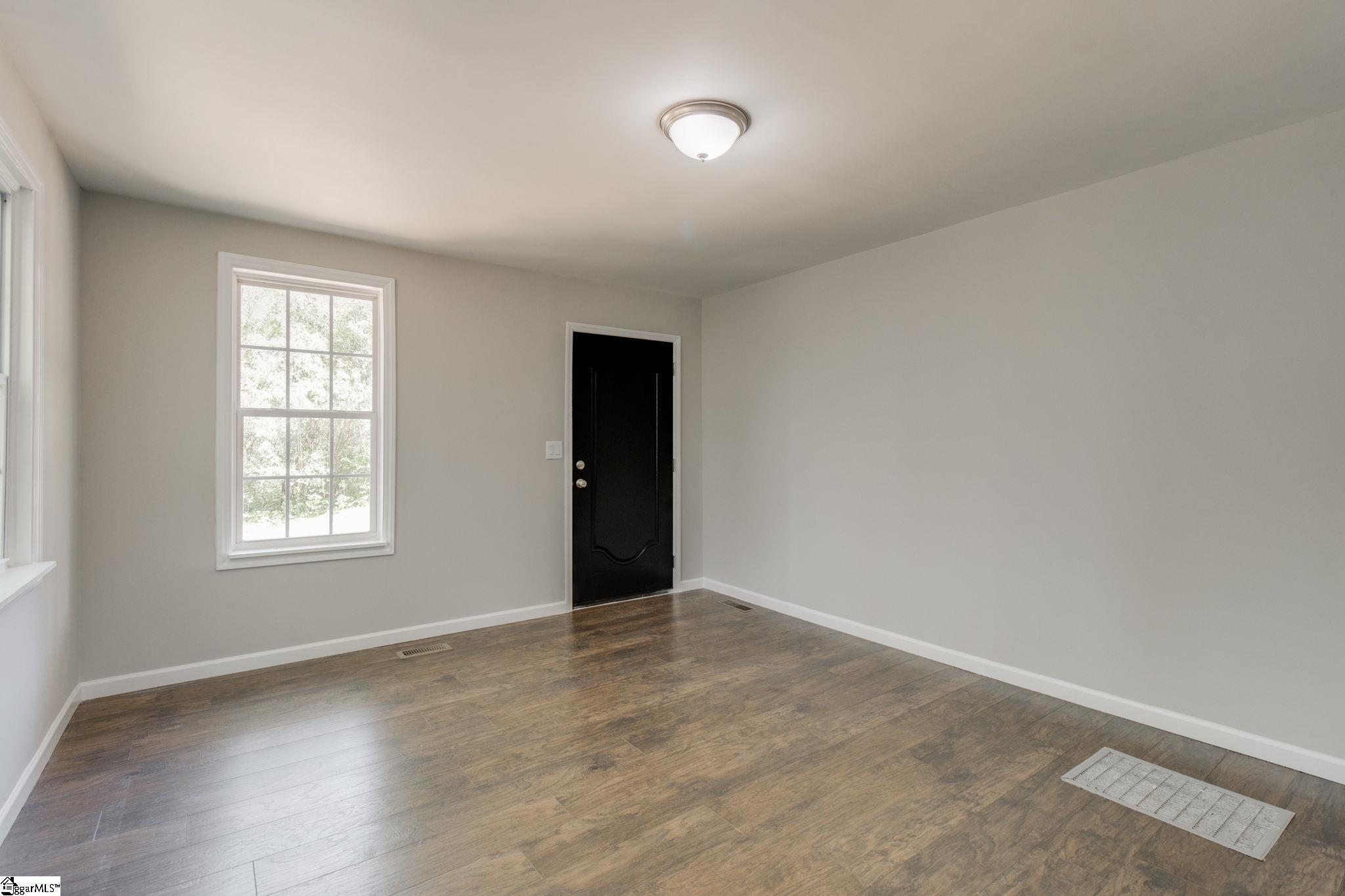 11 Miller Street Greenville, SC 29607 - Photo 4 of 15