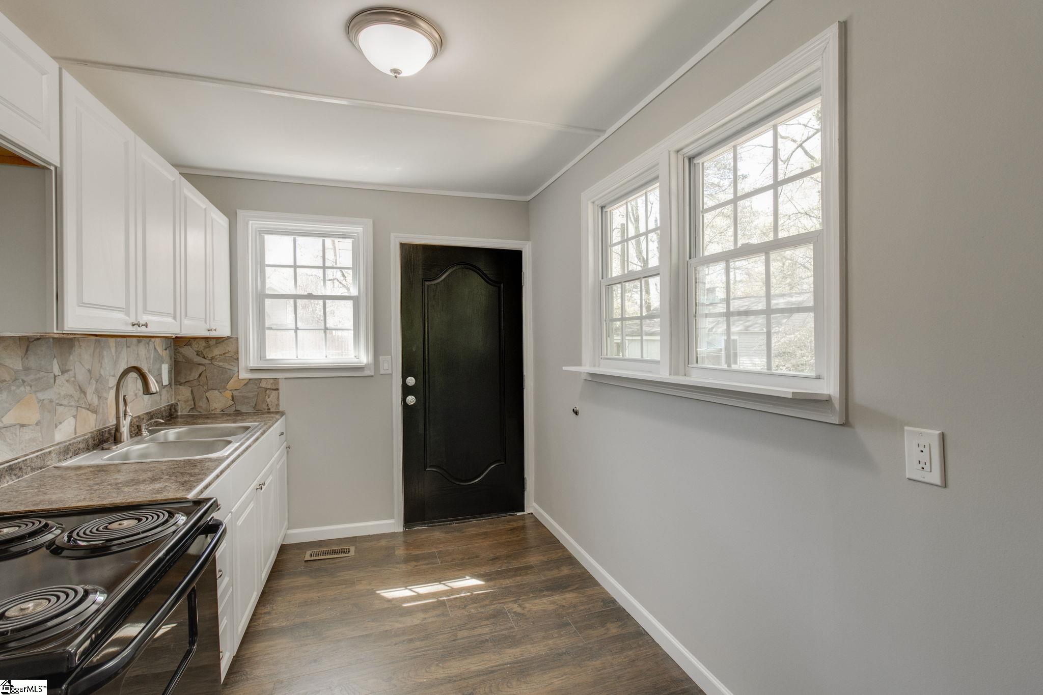 11 Miller Street Greenville, SC 29607 - Photo 5 of 15