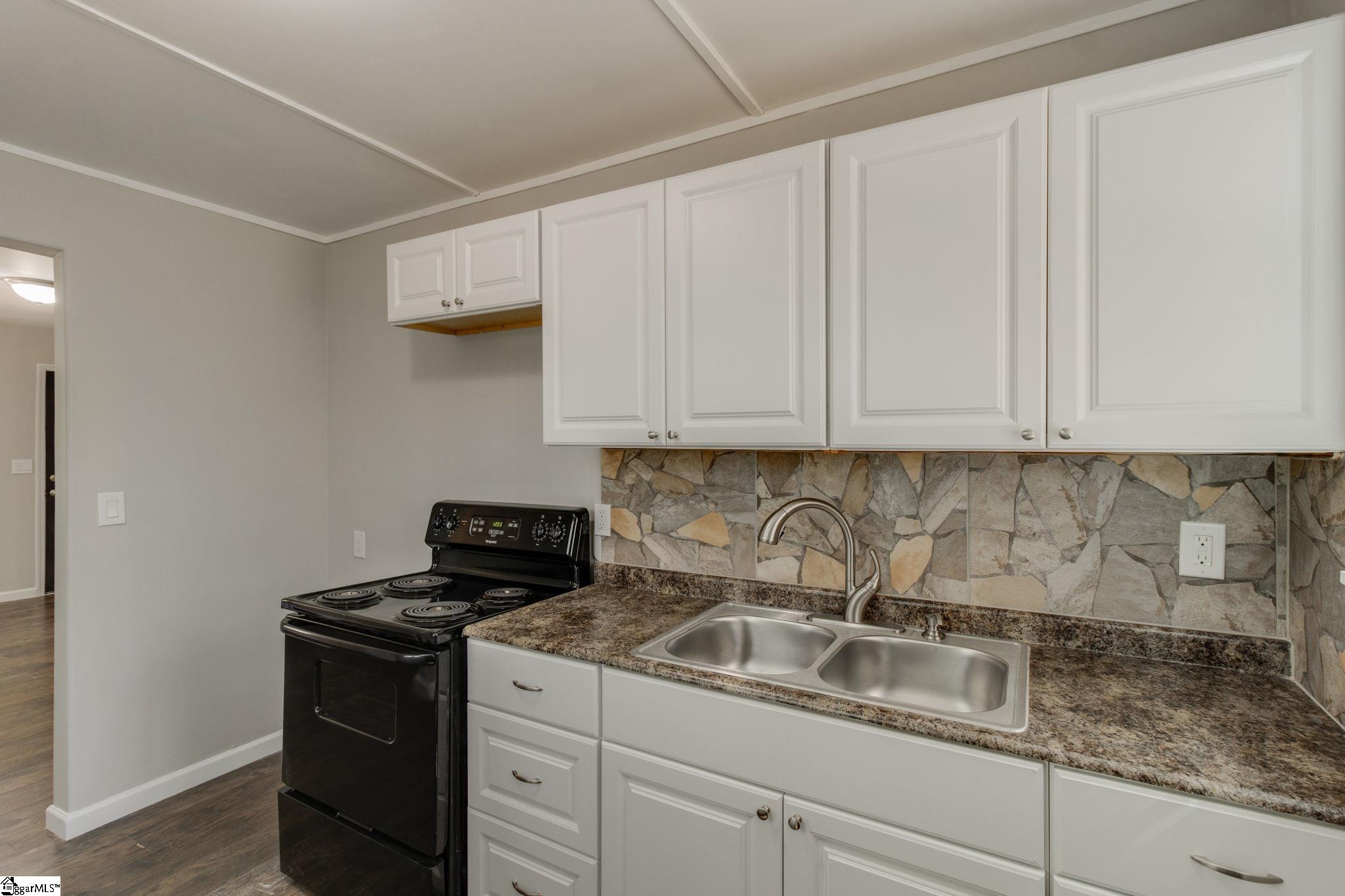 11 Miller Street Greenville, SC 29607 - Photo 6 of 15