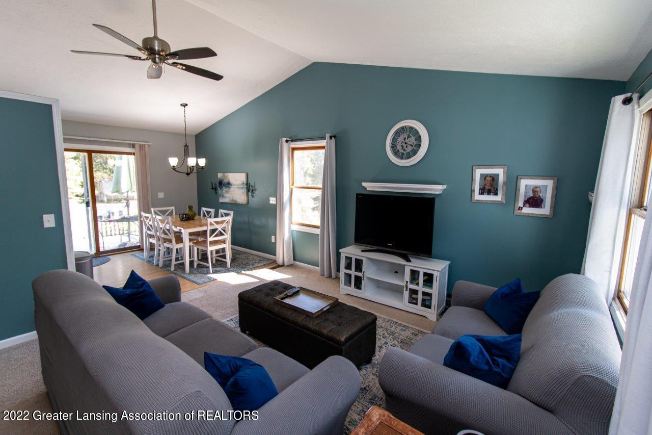 9525 East Walker Road Ovid, MI 48866 - Photo 3 of 33 2-Living Room