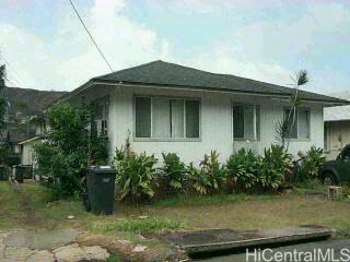 2243 Booth Road Honolulu, HI 96813 - Photo 1 of 1 a front view of a house with garden