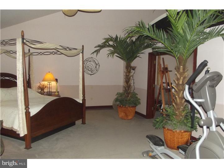 242 Log Cabin Road Perkasie, PA 18944 - Photo 15 of 19 Gallery Image 15