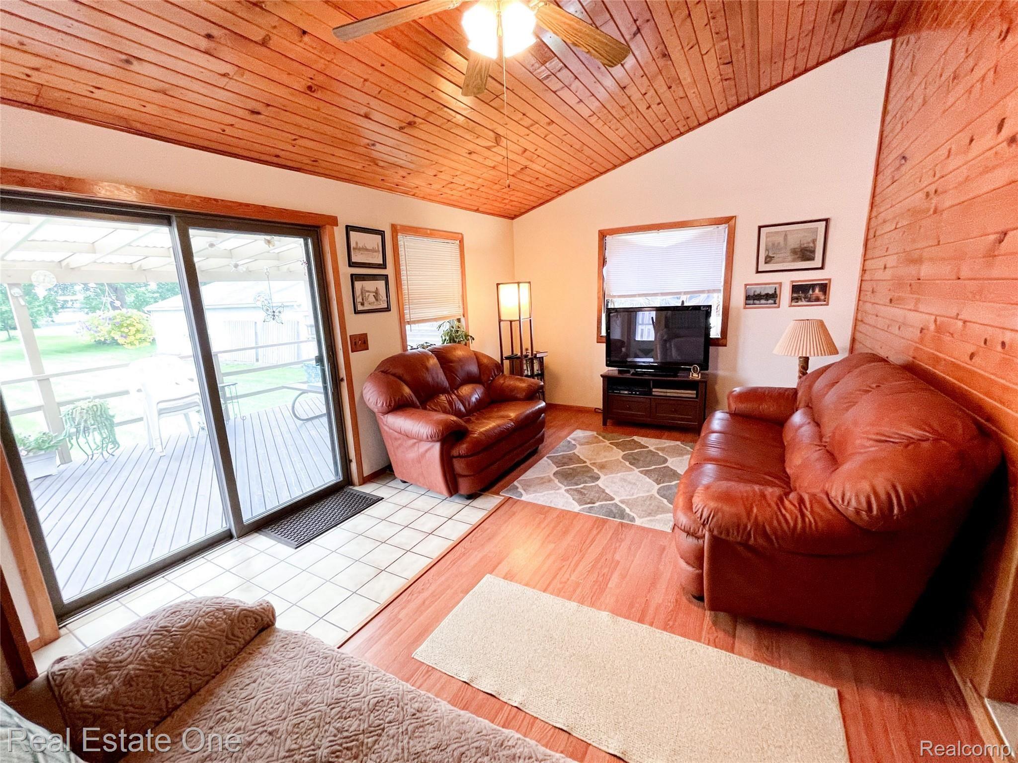 2100 Orpington Road Troy, MI 48083 - Photo 8 of 31 8.jpeg