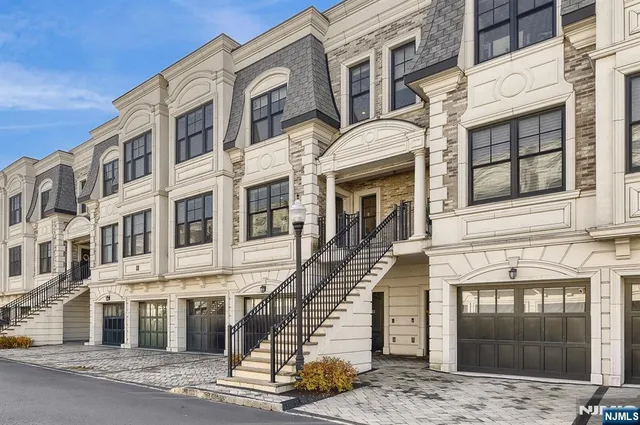 $1,250,000 | 44 Marquis Court, Unit 44, Edgewater, NJ 07020