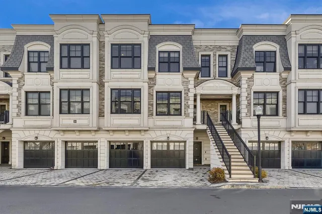 $1,250,000 | 44 Marquis Court, Unit 44, Edgewater, NJ 07020