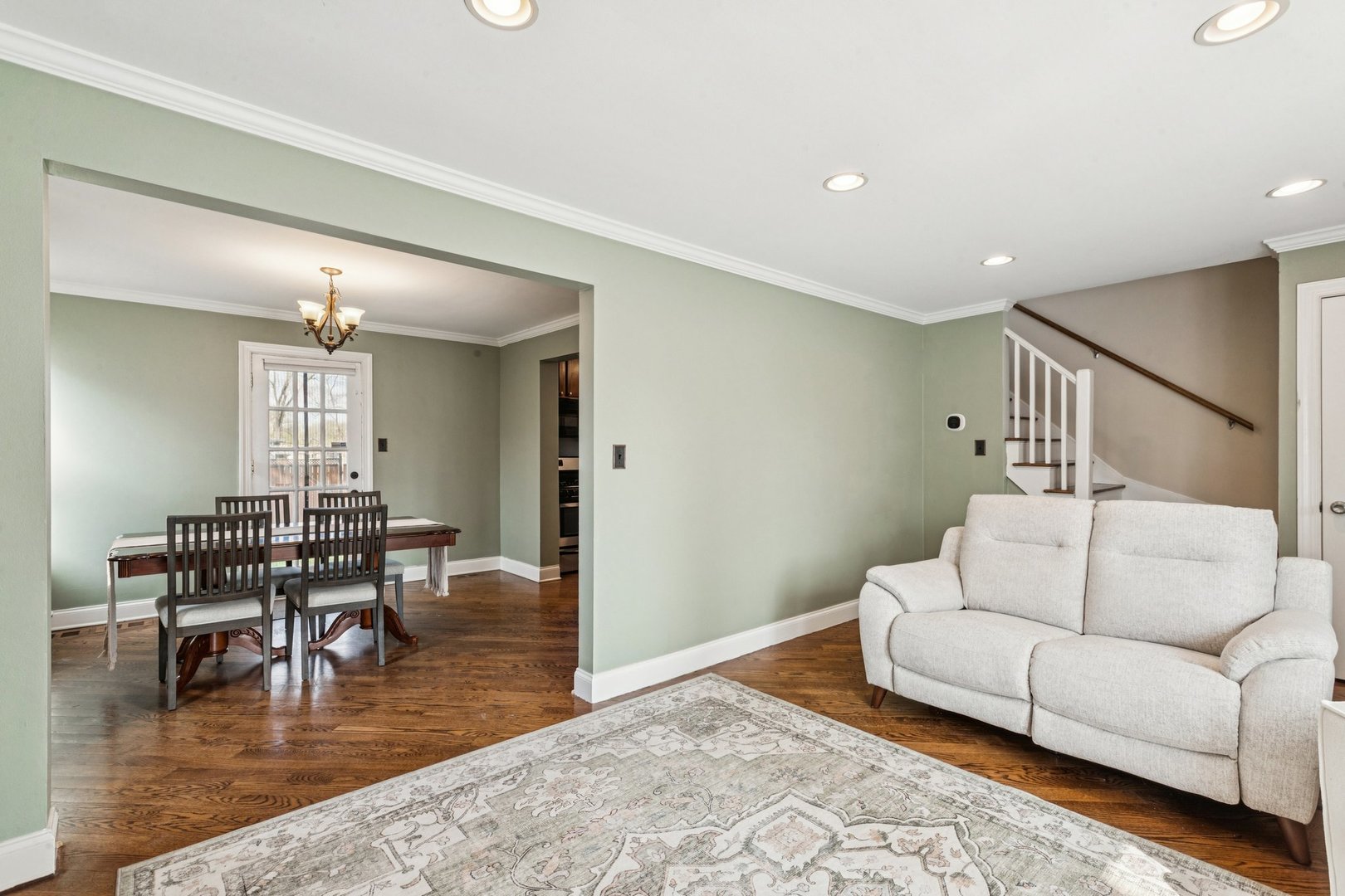 8646 Harms Road Skokie, IL 60077 - Photo 3 of 28