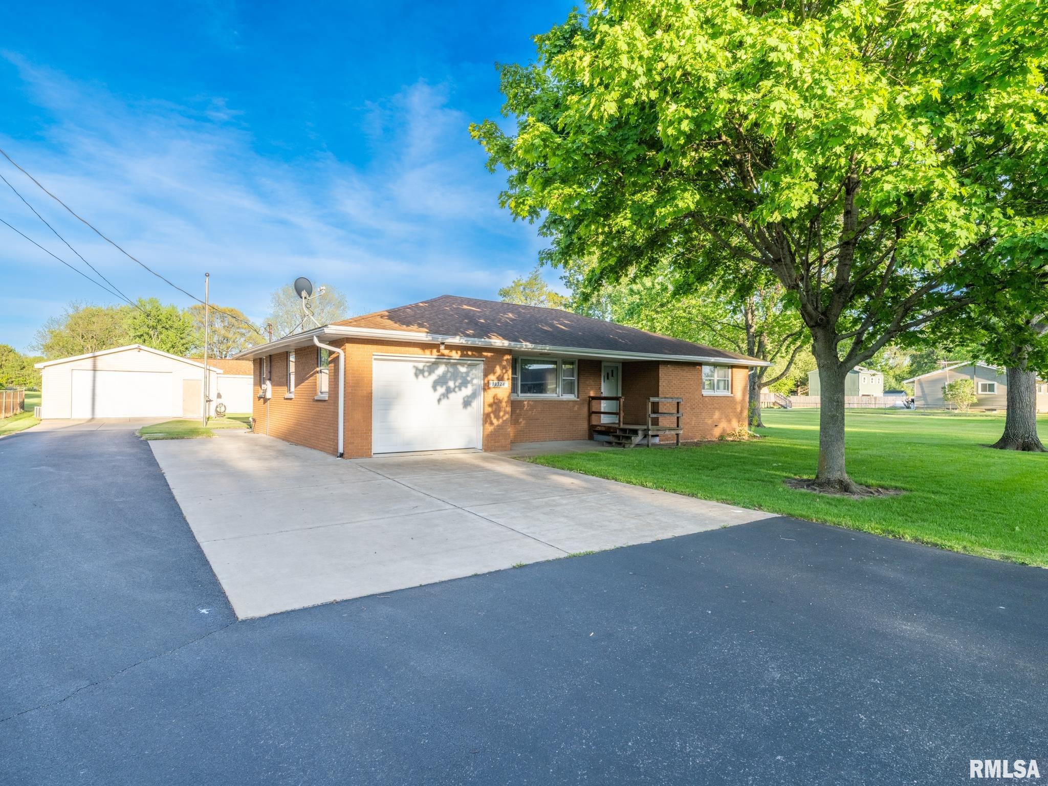 13324 Cedar Street Manito, IL 61546 - Photo 1 of 53