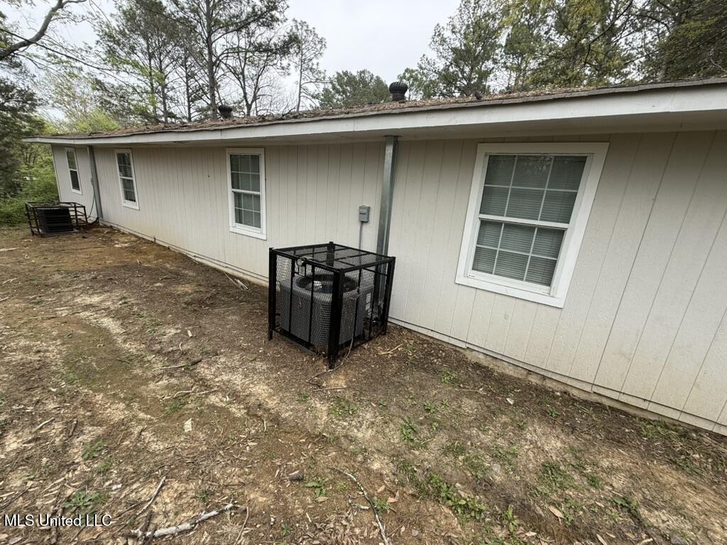 207-209 Lawrence Road Jackson, MS 39206 - Photo 2 of 8 Back