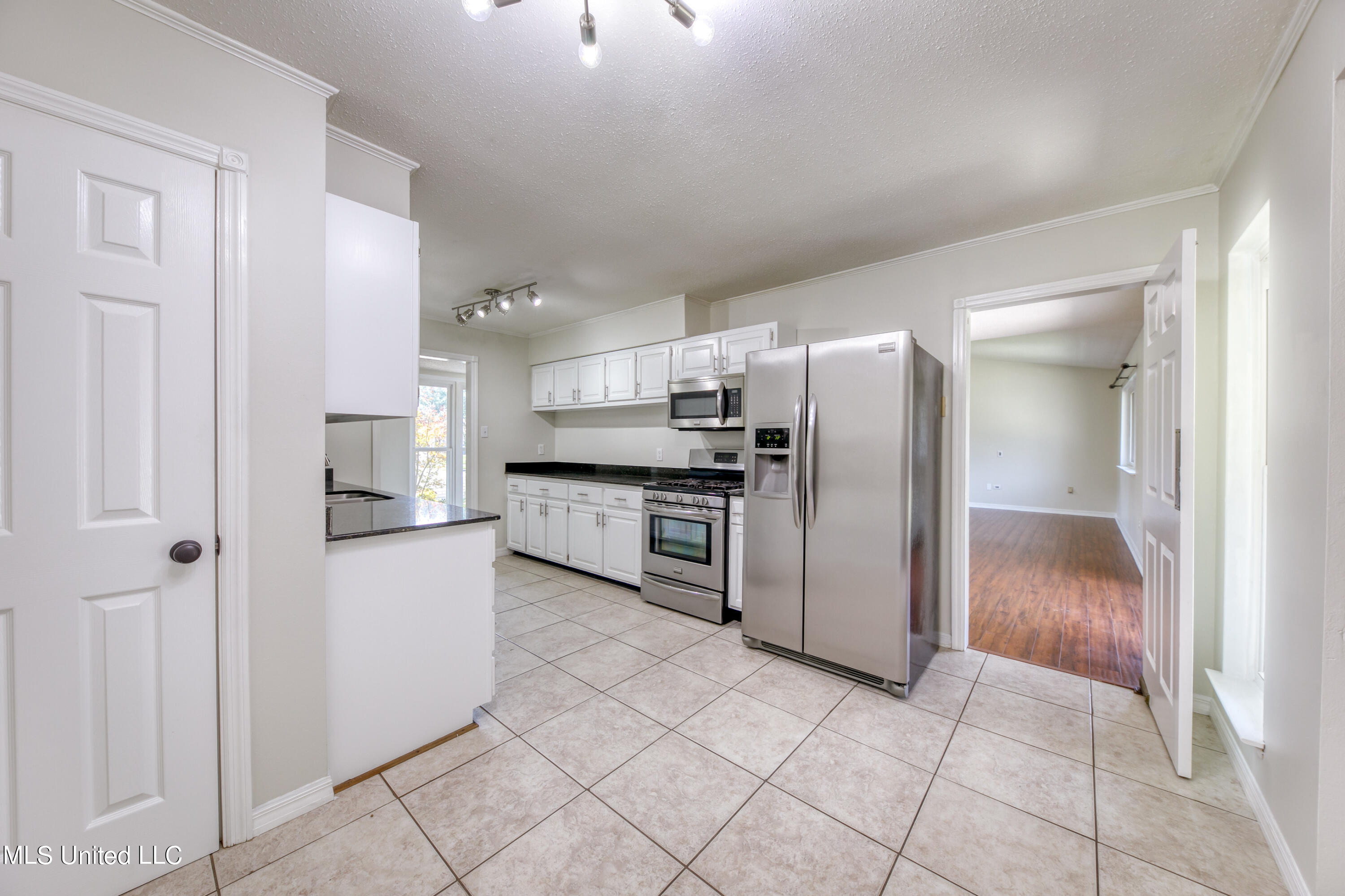 3215 Nottingham Road Ocean Springs, MS 39564 - Photo 7 of 23 3215NottinghamRd-14