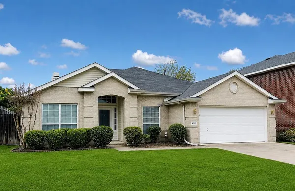 $2,700 | 4513 Normandy Way, Grand Prairie, TX 75052