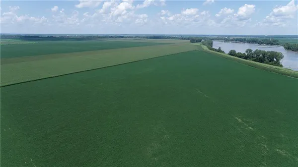 $4,550,000 | 2 North Of Cranberry Bend Road, Malta Bend, MO 65339