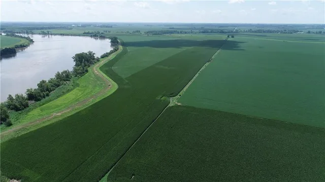 $4,550,000 | 2 North Of Cranberry Bend Road, Malta Bend, MO 65339