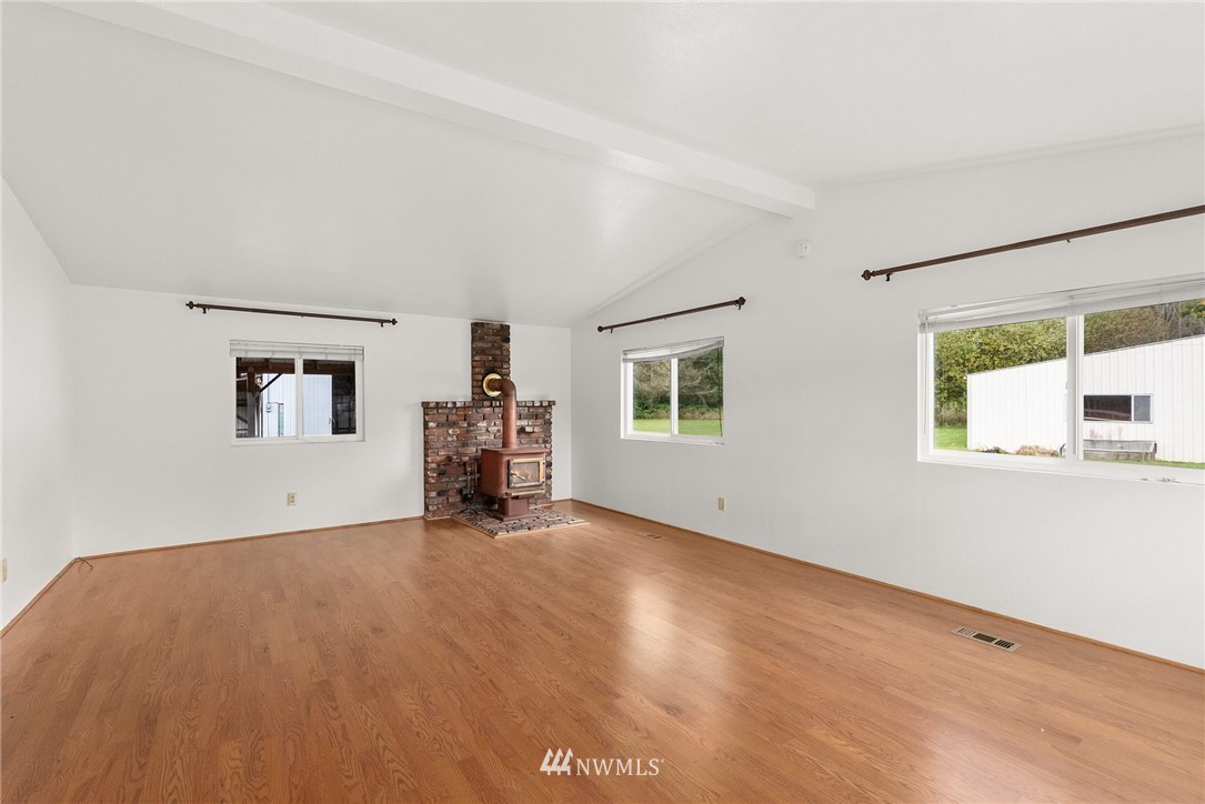 253 Stowell Road Salkum, WA 98582 - Photo 7 of 31 an empty room with windows and closet