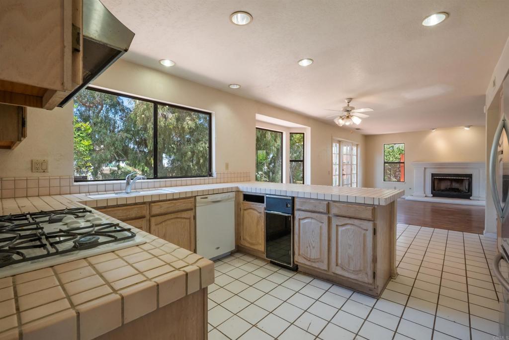2246 Janis Way Carlsbad, CA 92008 - Photo 15 of 30
