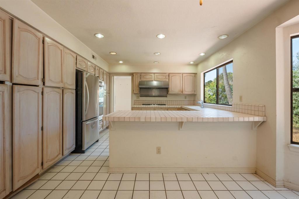 2246 Janis Way Carlsbad, CA 92008 - Photo 16 of 30