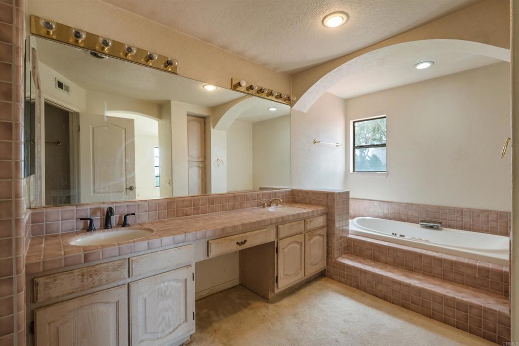 2246 Janis Way Carlsbad, CA 92008 - Photo 20 of 30