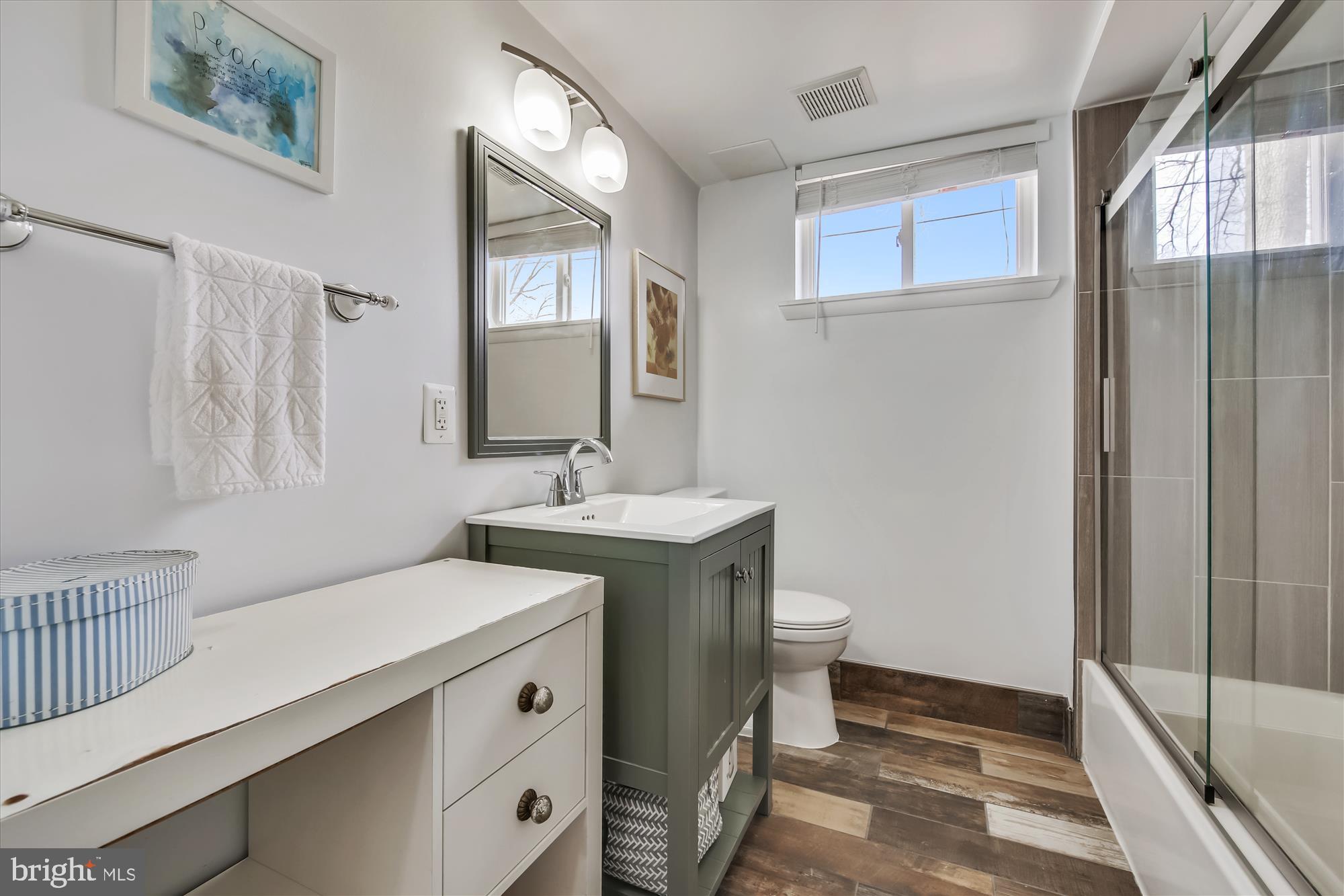 11400 Rockbridge Road Silver Spring, MD 20902 - Photo 24 of 30 Bathroom 3
