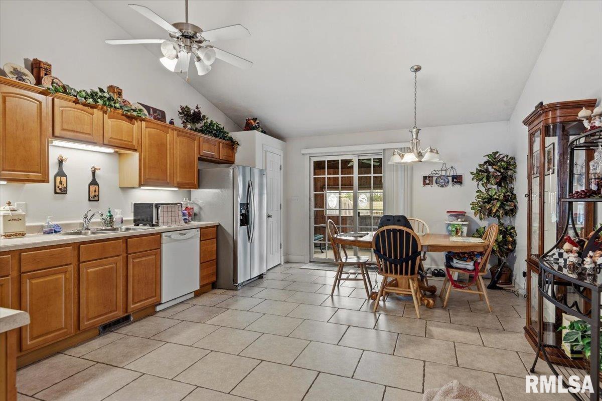 3817 Sugar Loaf Drive Springfield, IL 62711 - Photo 7 of 30