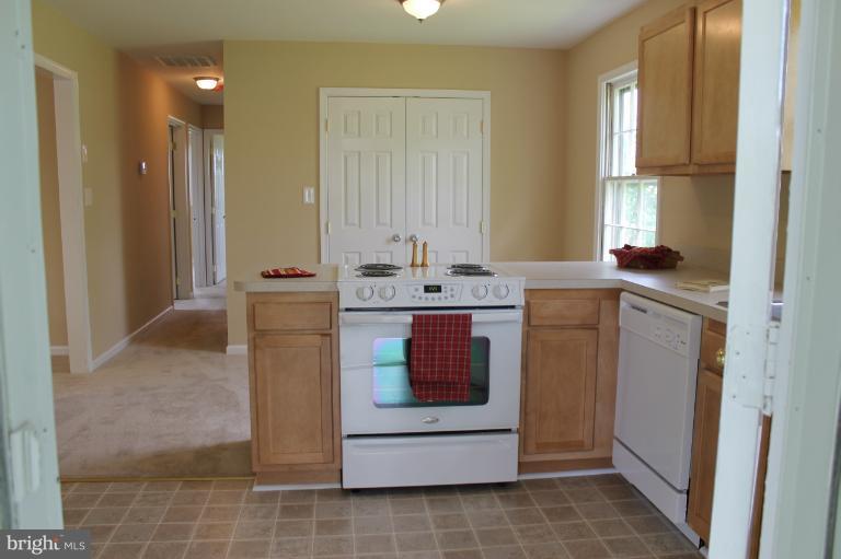 198 York Road Ranson, WV 25438 - Photo 13 of 18 Kitchen