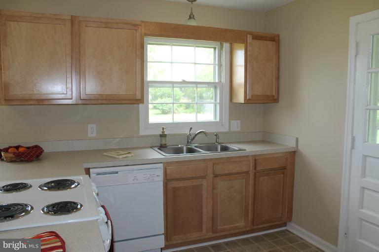 198 York Road Ranson, WV 25438 - Photo 6 of 18 Kitchen