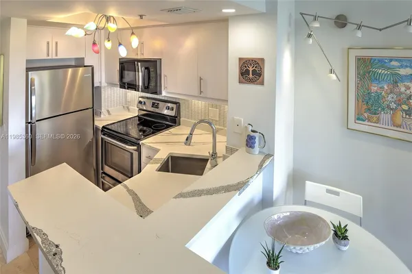 $3,200 | 2951 South Bayshore Drive, Unit 712, Miami, FL 33133