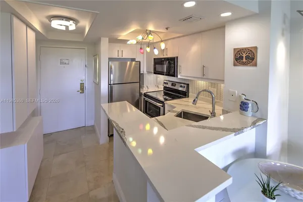 $3,200 | 2951 South Bayshore Drive, Unit 712, Miami, FL 33133