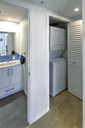 $3,200 | 2951 South Bayshore Drive, Unit 712, Miami, FL 33133