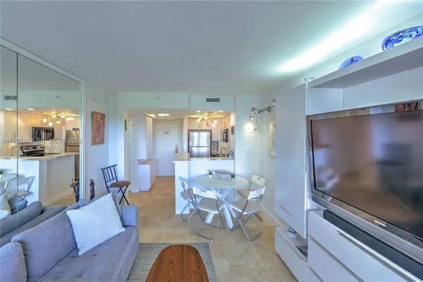 $3,200 | 2951 South Bayshore Drive, Unit 712, Miami, FL 33133