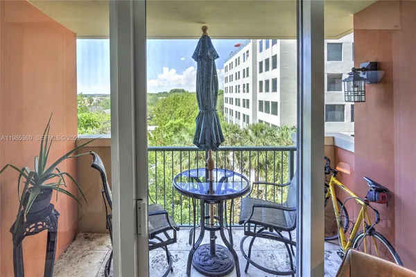 $3,200 | 2951 South Bayshore Drive, Unit 712, Miami, FL 33133