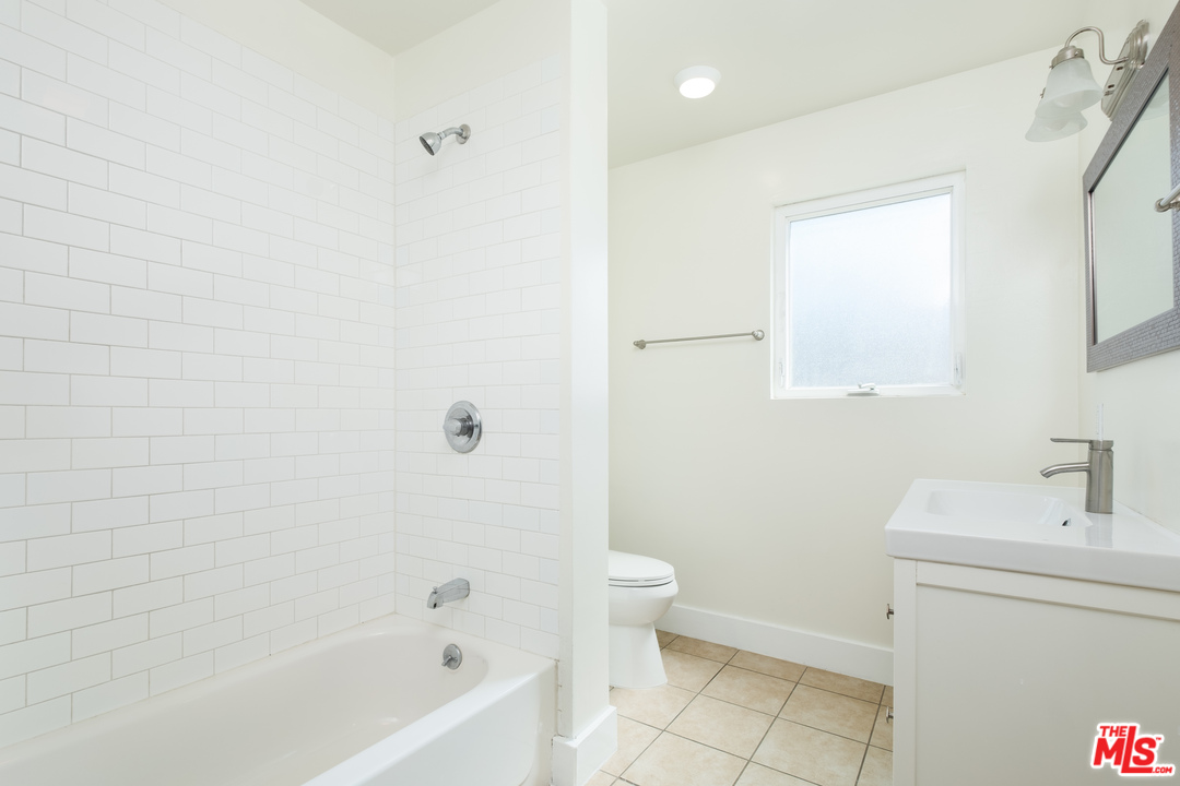 626 Silver Boulevard Los Angeles, CA 90026 - Photo 13 of 24 a bath room with a toilet a sink and a bath tub