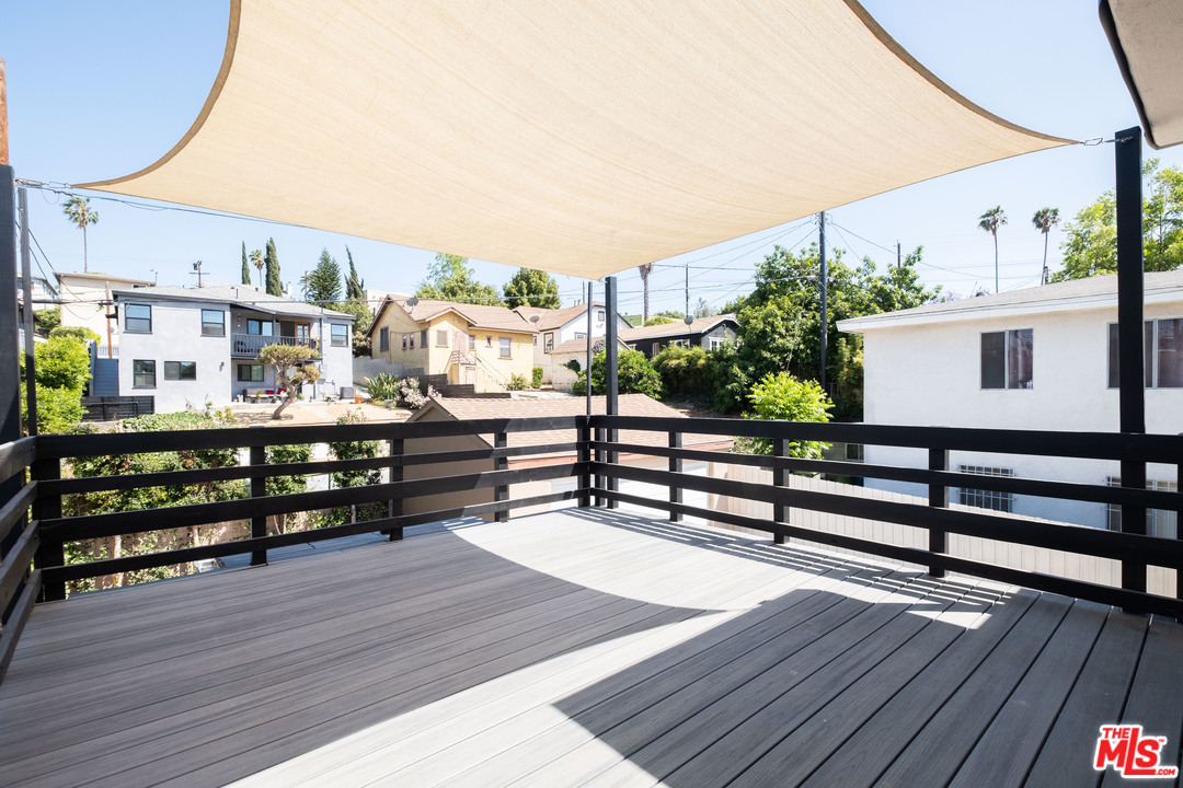 626 Silver Boulevard Los Angeles, CA 90026 - Photo 20 of 24 a view of a chairs and tables on the wooden floor