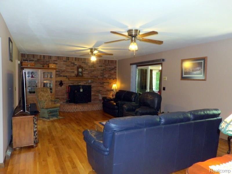 27880 Sibley Road Romulus, MI 48174 - Photo 19 of 62 102_3362.JPG