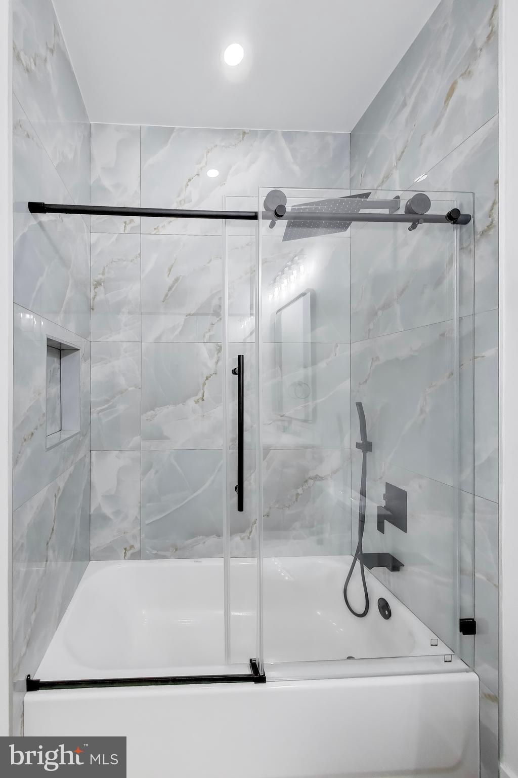 6634 Davis Ford Road Manassas, VA 20111 - Photo 75 of 120 a bathroom with a shower and a bath tub