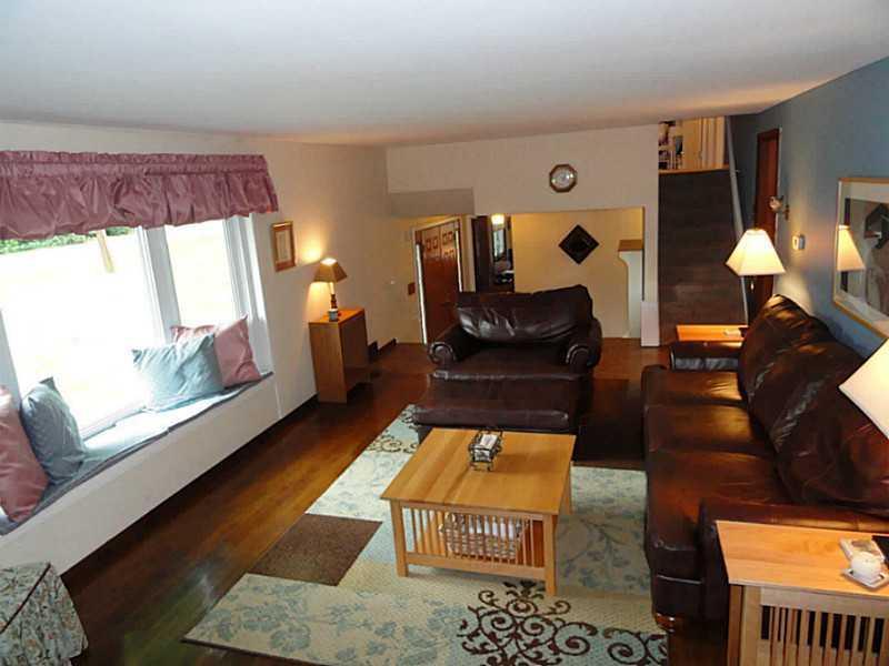 159 Ridgewood Road Pittsburgh, PA 15237 - Photo 11 of 25 Living Room.