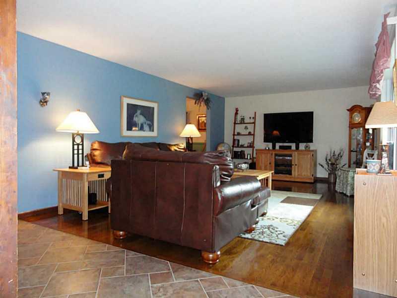 159 Ridgewood Road Pittsburgh, PA 15237 - Photo 9 of 25 Living Room.