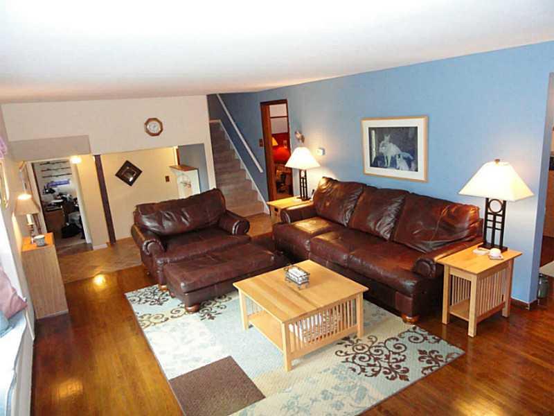159 Ridgewood Road Pittsburgh, PA 15237 - Photo 10 of 25 Living Room.