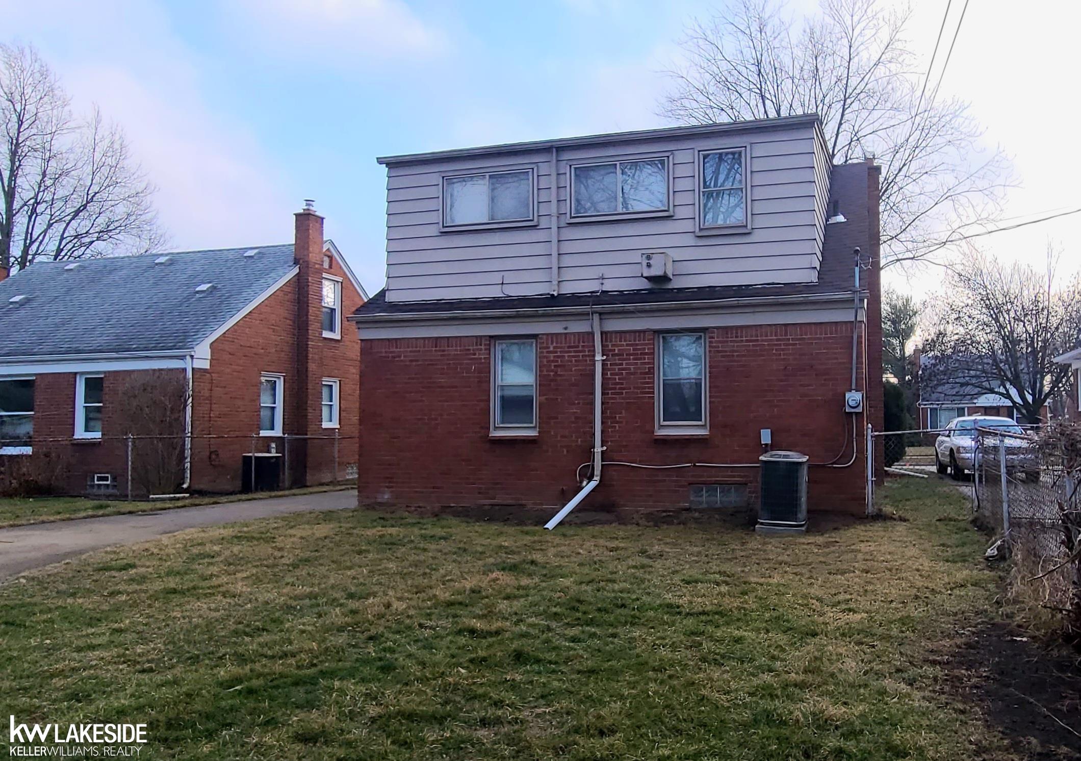 21247 Newcastle Road Harper Woods, MI 48225 - Photo 5 of 34