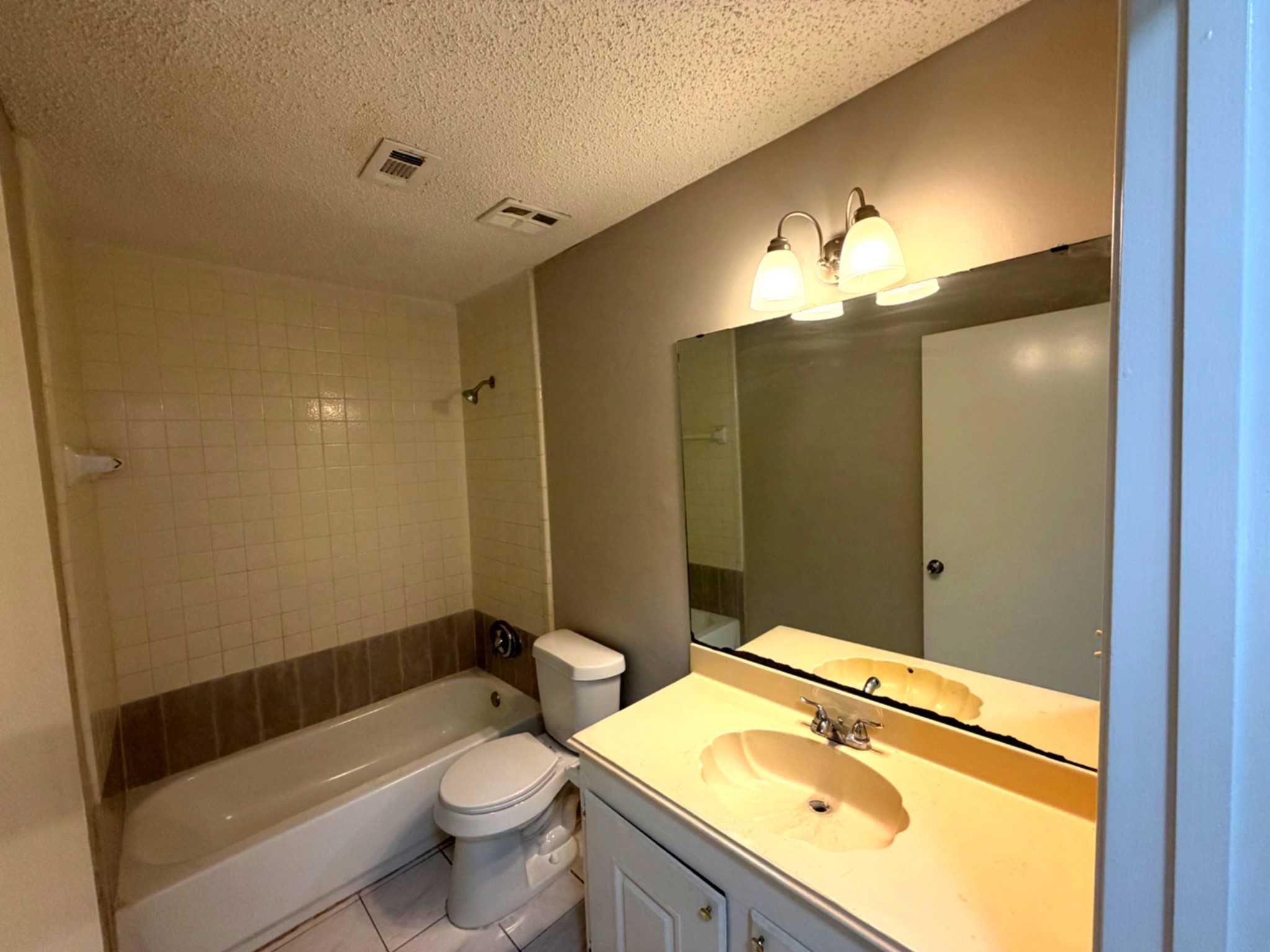 5817 West Tidwell Road Houston, TX 77092 - Photo 15 of 29 Guest Bath