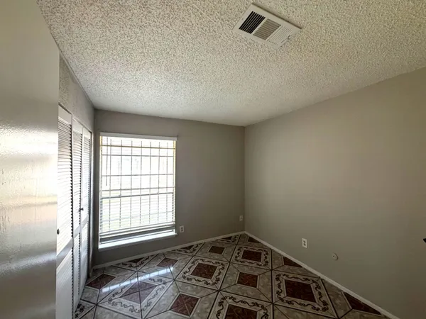 $1,600 | 5817 West Tidwell Road, Houston, TX 77092