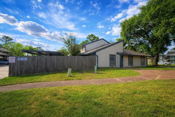 $1,600 | 5817 West Tidwell Road, Houston, TX 77092