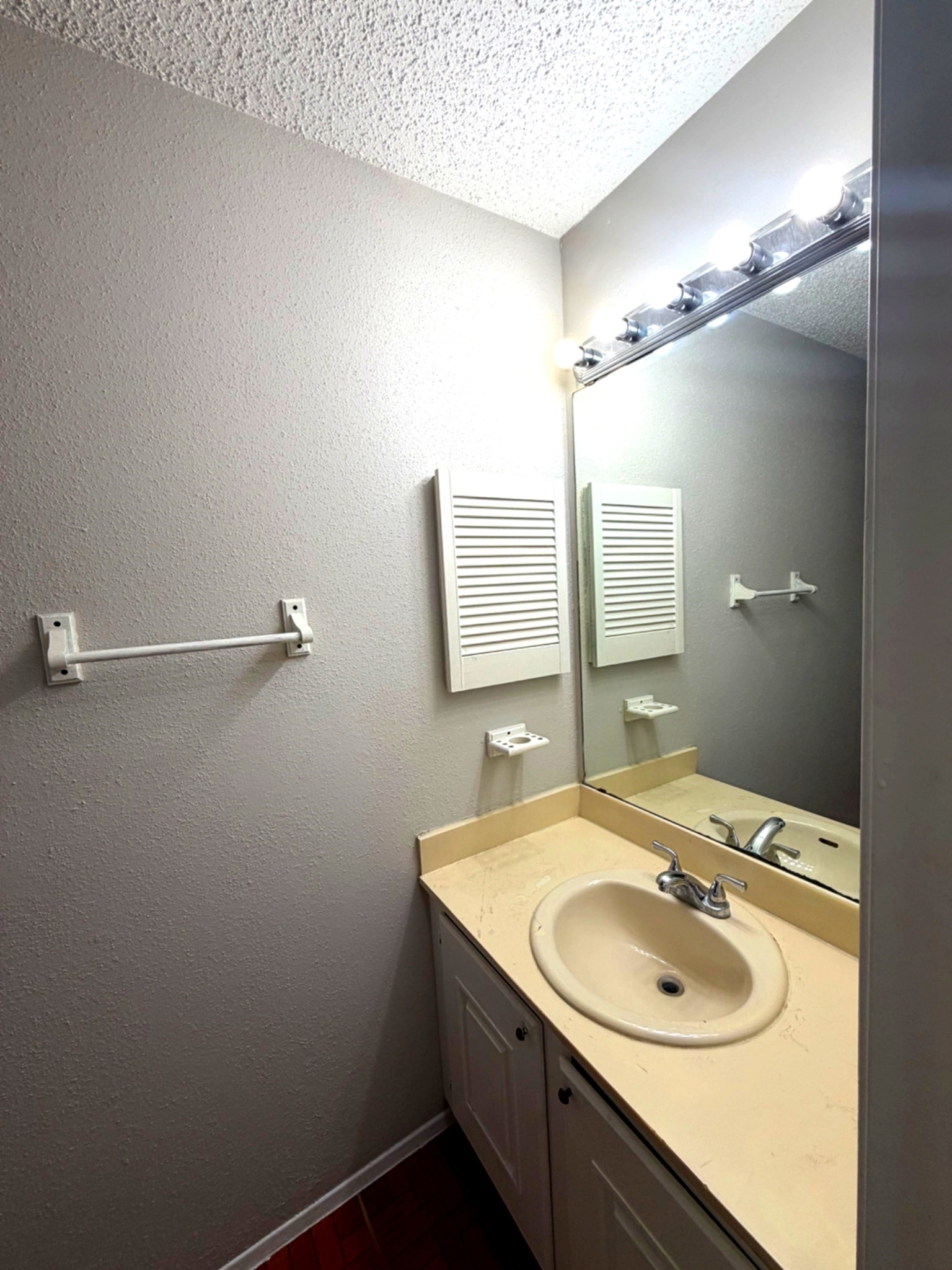 5817 West Tidwell Road Houston, TX 77092 - Photo 23 of 29 Master Bathe