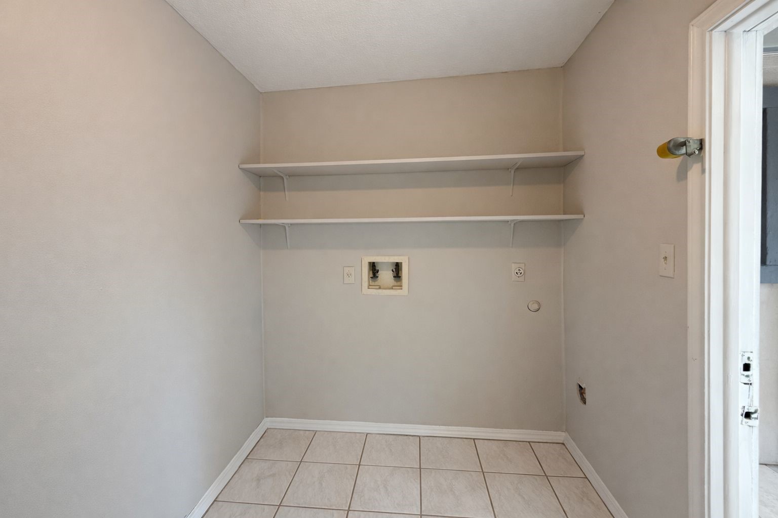 5817 West Tidwell Road Houston, TX 77092 - Photo 26 of 29 Laundry room