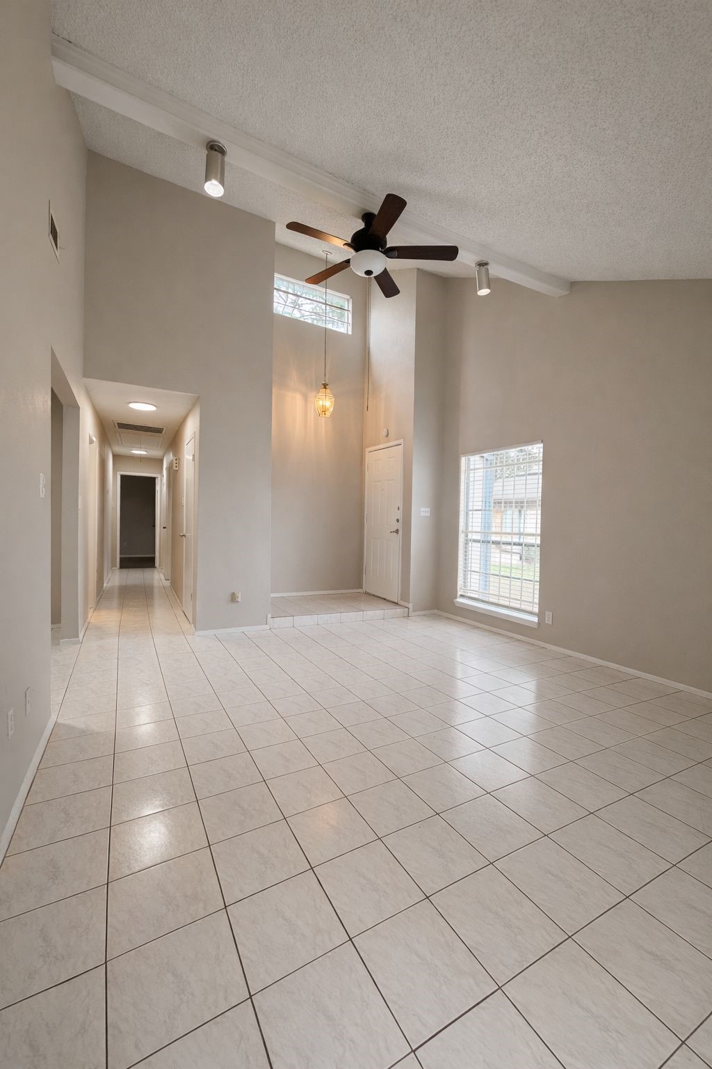 5817 West Tidwell Road Houston, TX 77092 - Photo 6 of 29 Living room
