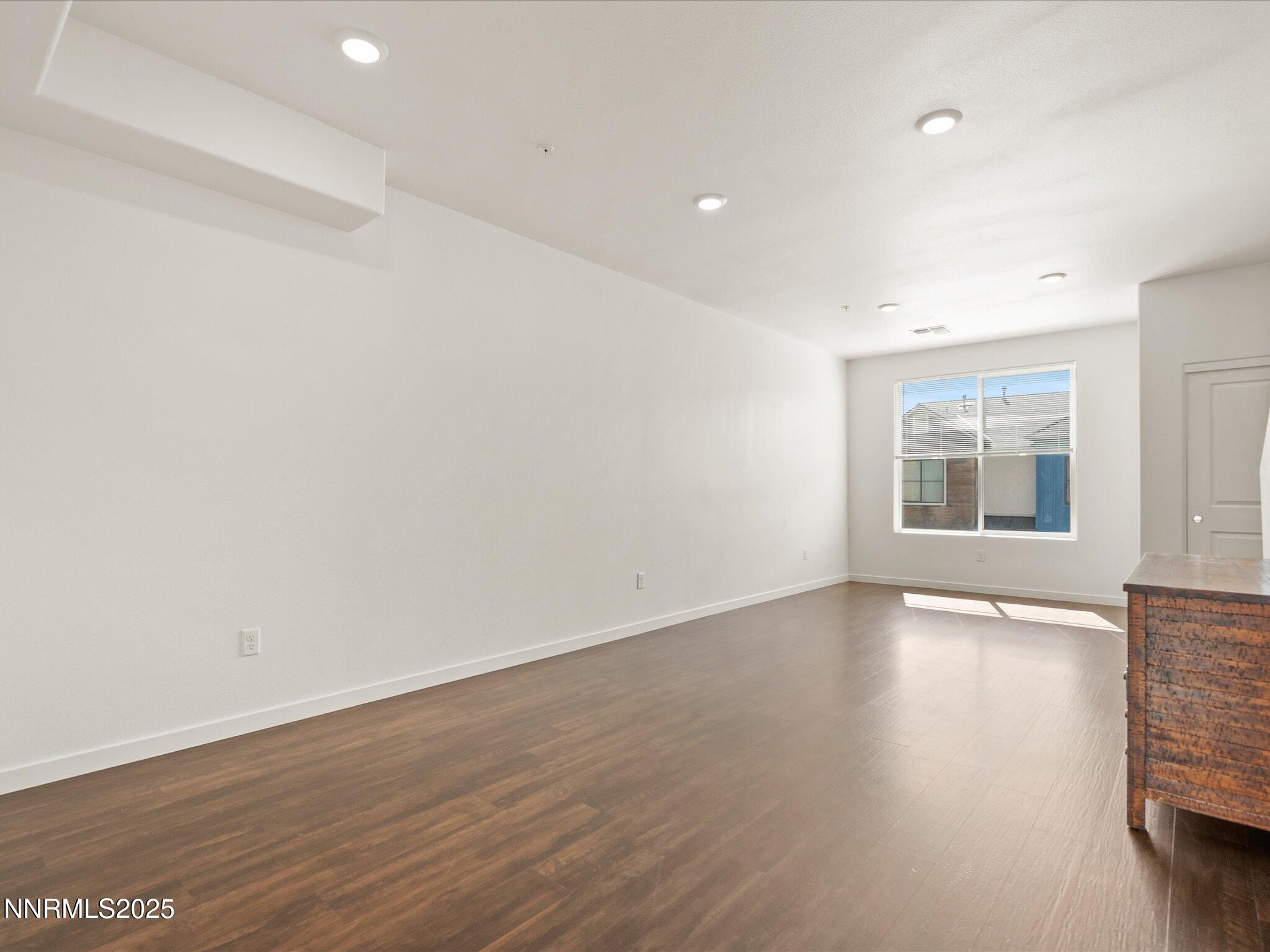 555 Logan Jacob Lane Reno, NV 89503 - Photo 5 of 29 07-555 Logan Jacob Ln-106